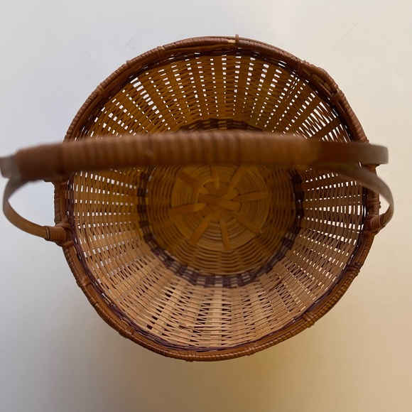 Brown Rattan 8 Inch Diameter Basket with Handle - Picture 3 of 5
